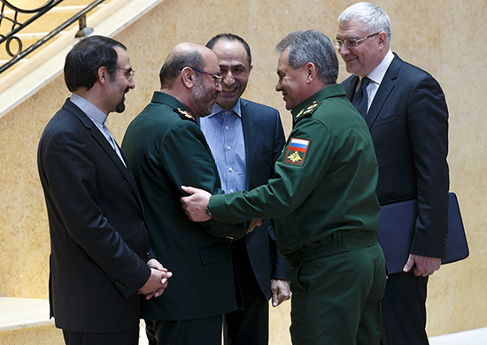 Министр обороны России генерал армии Сергей Шойгу встретился с иранским коллегой