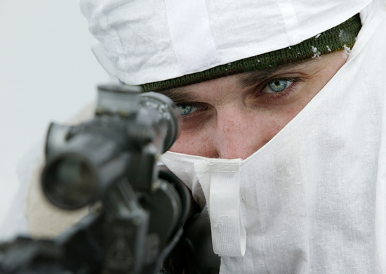 Снайперы российской военной базы в Абхазии учатся меткой стрельбе в горах