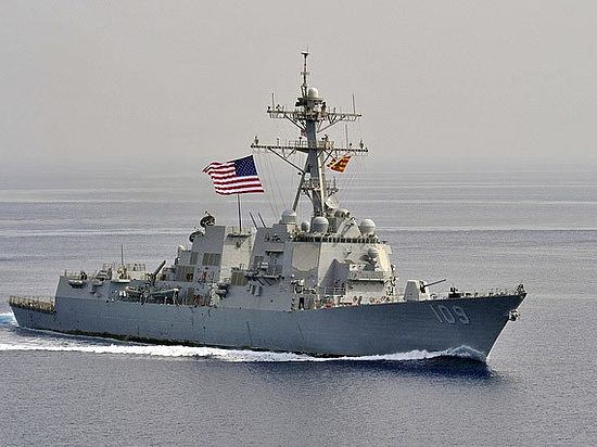 Американский эсминец обстреляли у берегов Йемена