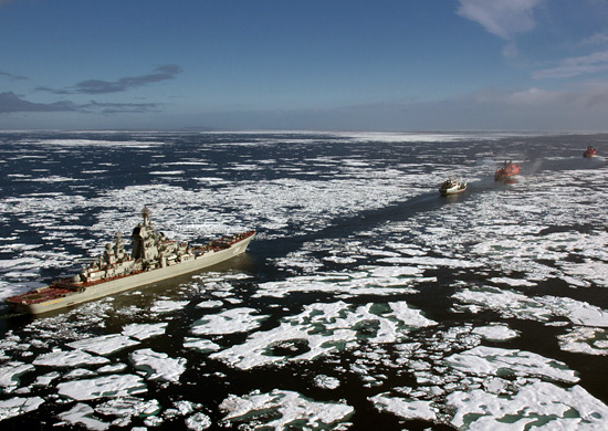 Ледокол  «Иван Сусанин» обеспечивает безопасную навигацию в Авачинском заливе