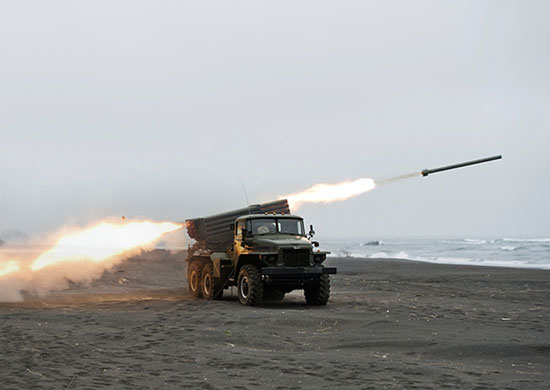 На Камчатке морские пехотинцы провели первые стрельбы из РСЗО «Град»