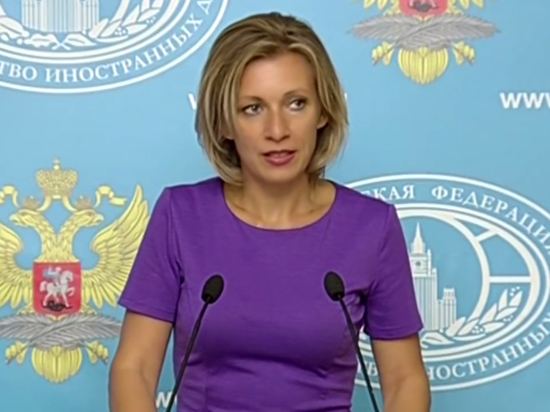 Захарова рассказала о краже рекламного стенда о России американским дипломатом
