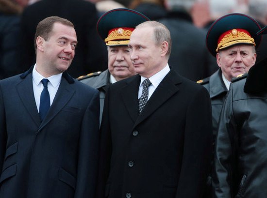 Путин, Медведев и Шойгу поздравили россиян с 23 февраля
