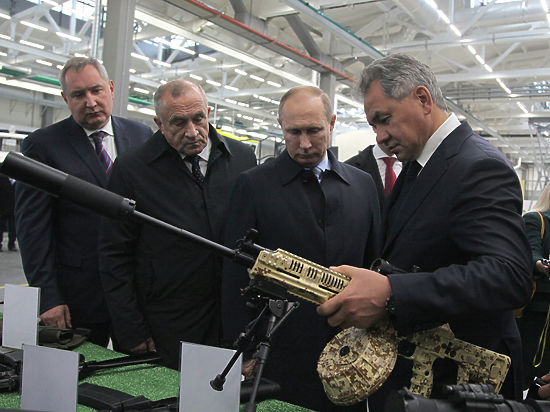 Путин ответил оружейникам на вопрос о своих семейных традициях