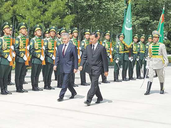 Министр обороны РФ впервые за 25 лет посетил Туркменистан