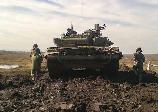 Танкисты российской военной базы в Абхазии совершенствуют боевое мастерство на полигоне в Краснодарском крае
