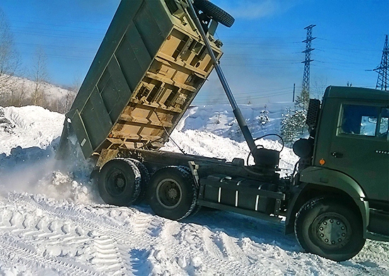 Военнослужащие российской военной базы в Армении приступили к очистке дорог от снежных завалов