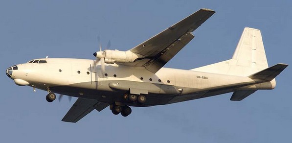Ан-8 - военно-транспортный самолет