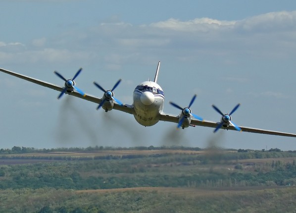 Ил-18 - пассажирский самолет