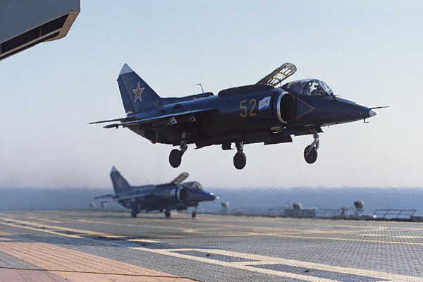 Як-38 - палубный штурмовик вертикального взлёта и посадки